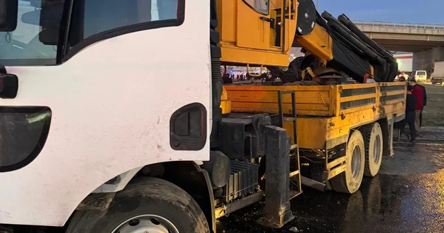 Şırnak ta vinç, kavşaktaki 6 araca çarptı; 7 yaralı Şırnak Haberleri