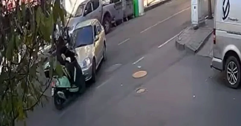 Kafa kafaya feci kaza! Motosikletli metrelerce savruldu Sözcü Gazetesi