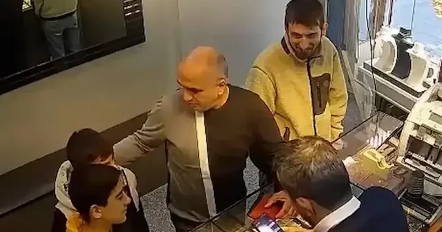 1 milyon 300 bin lira değerinde altın olan çantayı teslim ettiler VİDEO İZLE