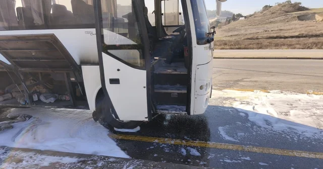 Seyir halindeki işçi servisi alev aldı Denizli Haberleri