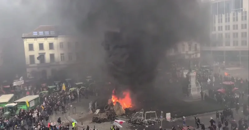 Avrupa nın kalbinde patates savaşları : Polisin üzerine traktör sürdüler Sözcü Gazetesi