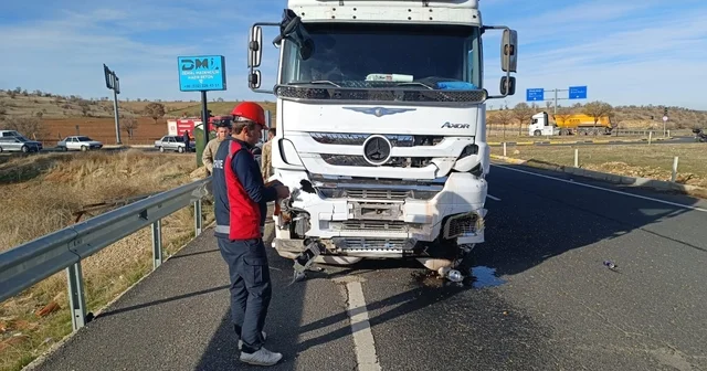 Mazıdağı nda feci kaza: Genel cerrahi uzmanı ağır yaralandı Mardin Haberleri