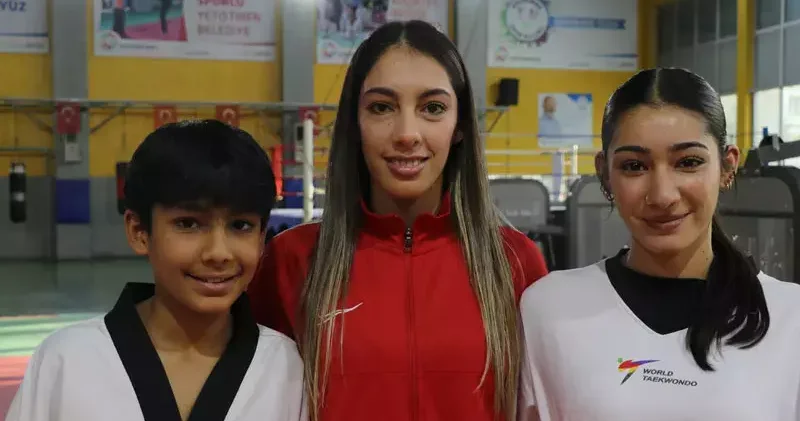 Antrenörlük öğrencisi tekvandocu abla, 2 kardeşini şampiyonluğa hazırlıyor