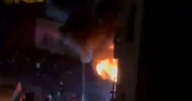 Pendik te 10 katlı binada yangın paniği