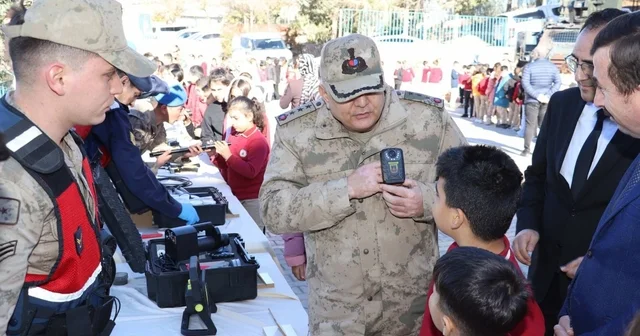 Jandarma, öğrencilere yerli savunma sanayiyi anlattı Kilis Haberleri