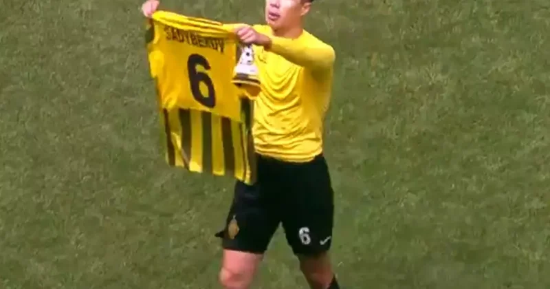 4 0 geride oldukları maçta gol attı, sevinçten formasını çıkardı