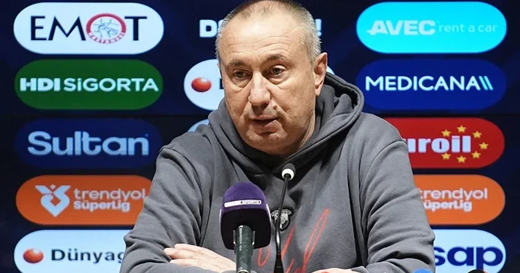Stanimir Stoilov dan Fenerbahçe maçı yorumu: Cezalı duruma düşmeleri üzücü!