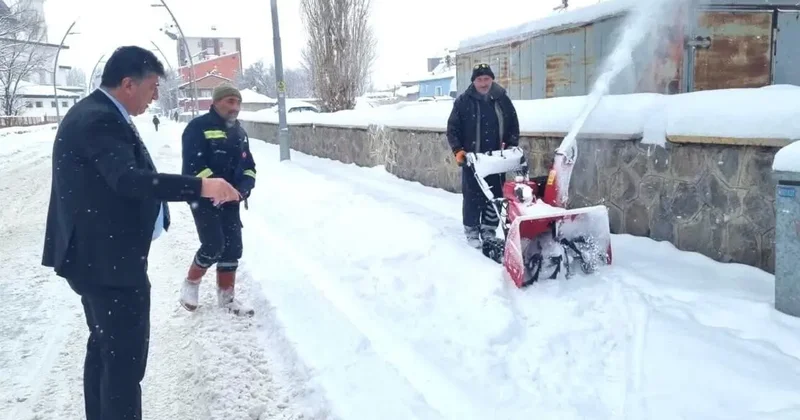 Pasinler’de karla mücadele sürüyor