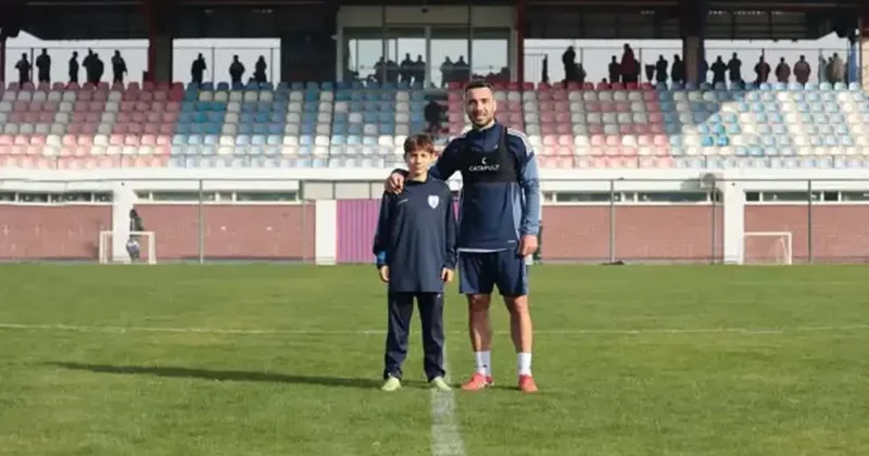 37 yaşındaki deneyimli futbolcu oğlunun takımına transfer oldu