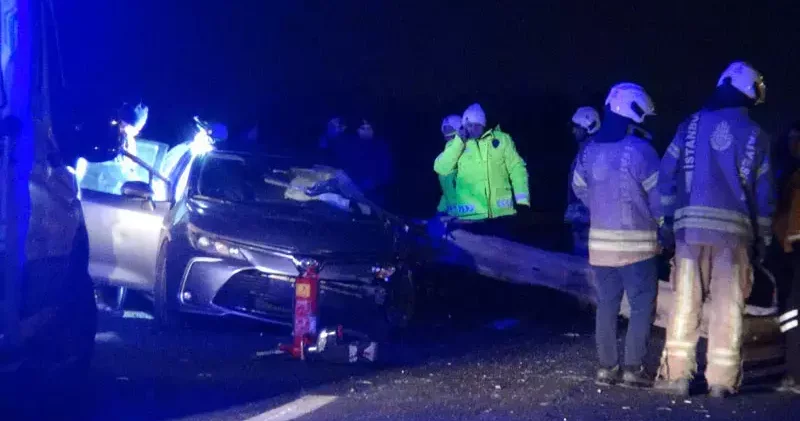 Silivri de otomobil bariyere saplandı: 1 ölü, 2 yaralı