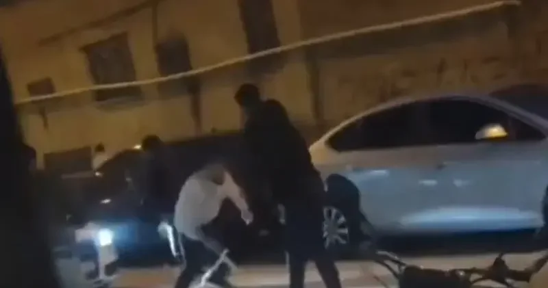 Mardin de silahlı ve sopalı park yeri kavgasında 3 kişi yaralandı; olay anı kamerada