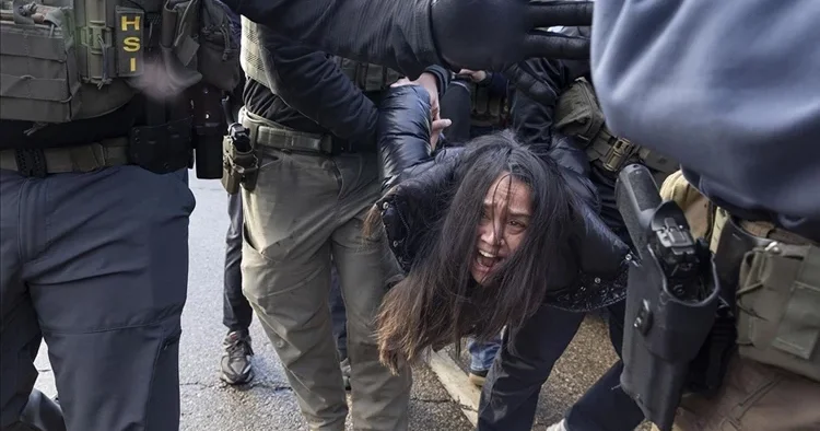 ABD polisinden sert müdahale: 10 binden fazla gözaltı