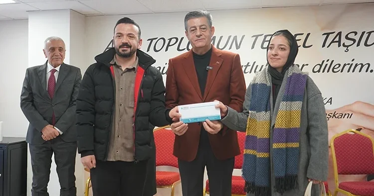 Belediyeden yeni evlenen çiftlere 60 ar bin lira yardım