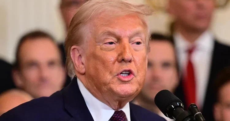 Trump tan yeni Grönland tehdidi: Kabul etmek zorundalar... Geri dönüş yok! Ortalığı karıştıracak Macron iddiası