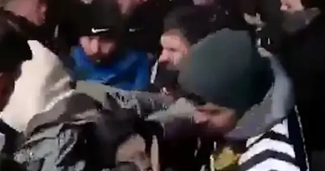 İstanbul’da Suriye deki operasyonları protesto için sokağa çıkan grup gözaltına alındı VİDEO İZLE