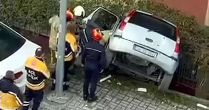 Avcılar da binanın boşluğuna düşen otomobilin sürücüsü yaralandı