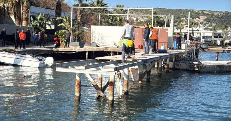 Bodrum da 100 teknenin bağlı olduğu kaçak liman ve iskeleler yıkıldı