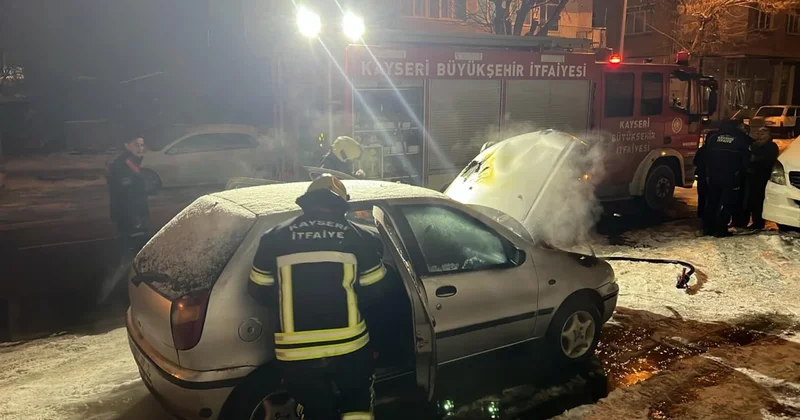 Kayseri de park halindeki otomobil alev alev yandı Sözcü Gazetesi