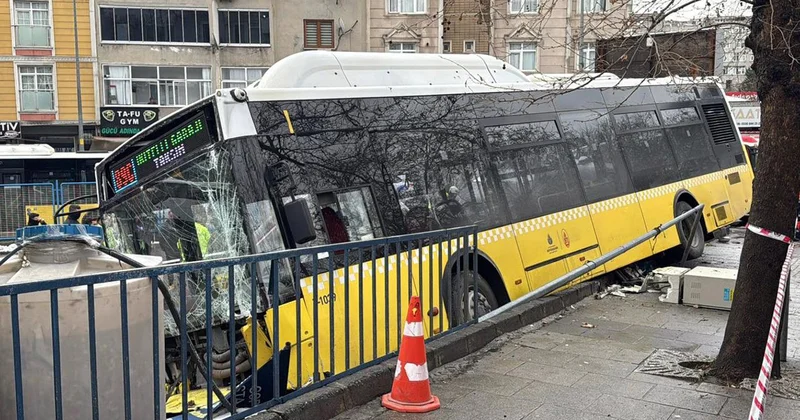 Kontrolünü kaybeden İETT sürücüsü otoparka daldı