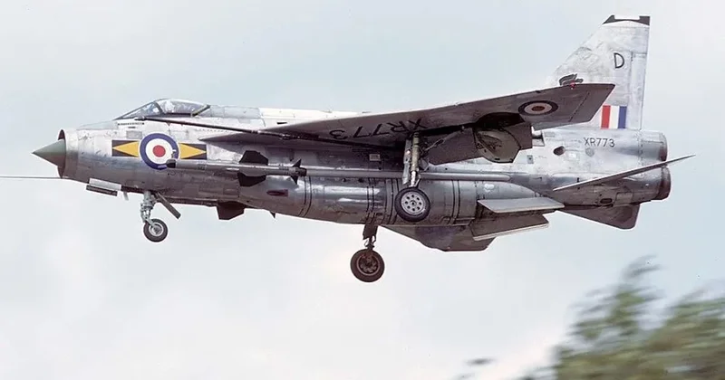 Mühendis koltuğa geçip yanlışlıkla savaş uçağını uçurdu: Ömre bedel 12 dakika Sözcü Gazetesi