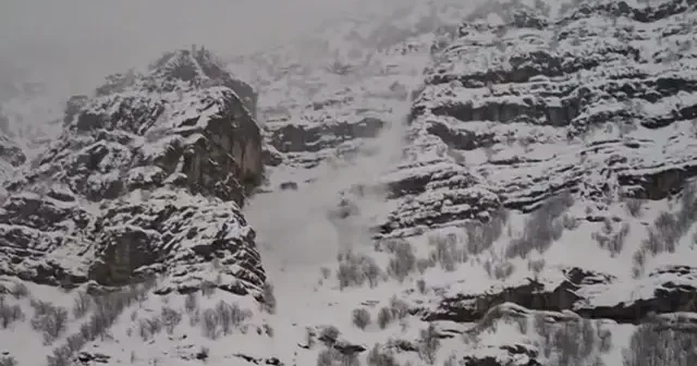 Şırnak ta çığ düşme anı kamerada VİDEO İZLE