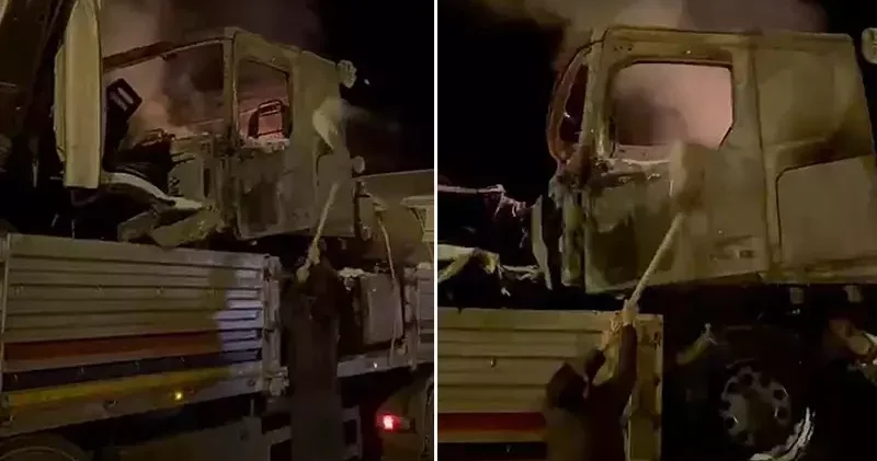 TIR ın dorsesindeki yanan hurdayı kürekle kar atarak söndürdüler