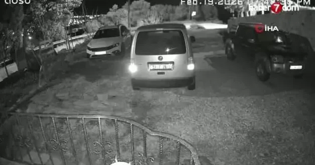 Hatay’da sürücüsünün kontrolünü kaybettiği kamyon uçurumdan yuvarlandı