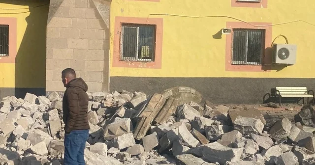 Kayseri de şiddetli rüzgarda hasar gören minare kontrollü şekilde yıkıldı Kayseri Haberleri