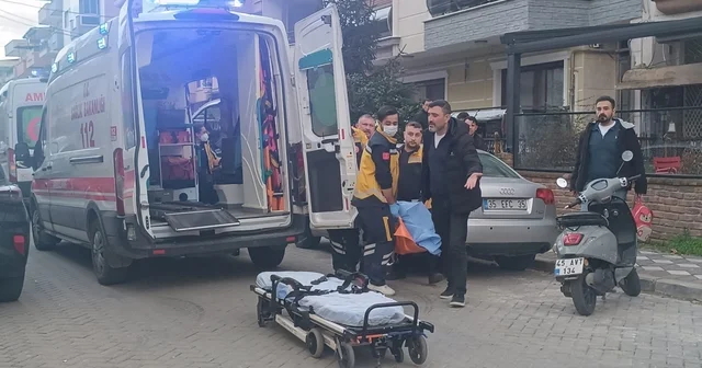 Kocasını evde ölü bulunca baygınlık geçirdi: Yakınları ulaşamayınca itfaiyeyi aradı Manisa Haberleri