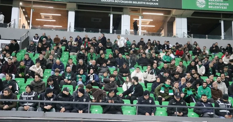 İyi sinyaller veriyoruz diye diye takımı sondan 3. sıraya indirdi sonunda taraftar isyan etti