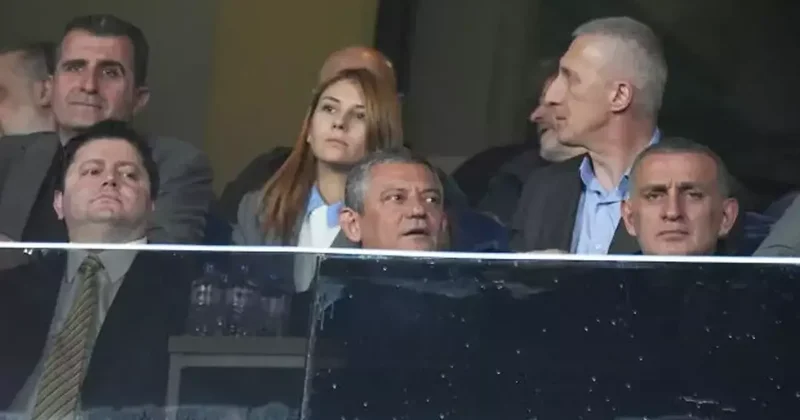 F.Bahçe ye uğur getireceğim dedi, maça gitti! CHP li vekil, Özgür Özel e tepki gösterdi