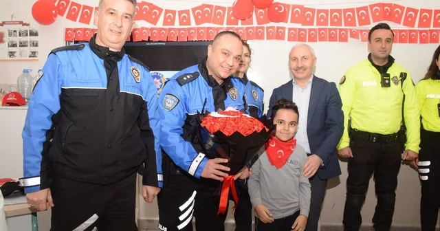 Bursa da polislerden ilkokul öğrencilerine güvenlik eğitimi Bursa Haberleri