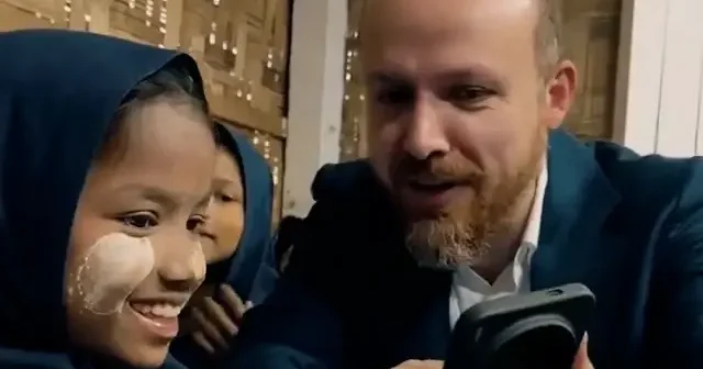 Bilal Erdoğan’dan Bangladeş’te TİKA’nın eğitim merkezine ziyaret: İlk iftarını Arakanlı Müslümanlarla açtı VİDEO İZLE
