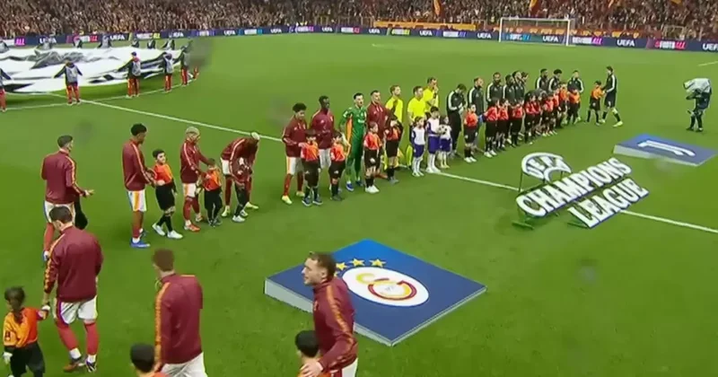 Galatasaray tarihi maça sahaya Darüşşafaka öğrencileriyle çıkmış