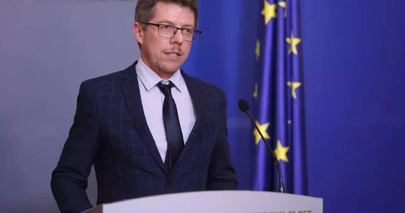 Başbakan yardımcısının sicili ifşa olunca koltuğunda bir gün oturabildi