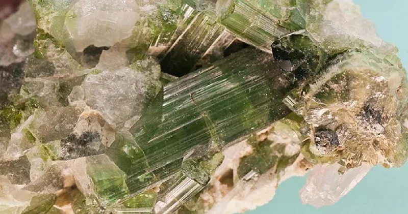 Sadece Türkiye deki 1 ilden çıkarılıyor ışığa göre renk değiştiriyor: Elmastan 10 bin kat değerli