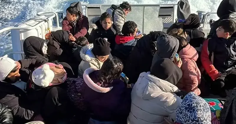 Muğla da karada mahsur kalan düzensiz göçmenler kurtarıldı Gündem Haberleri