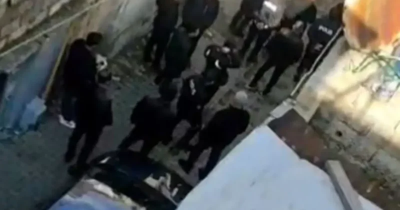 Gündüz vakti girdikleri evdeki 2 kadını darbettiler