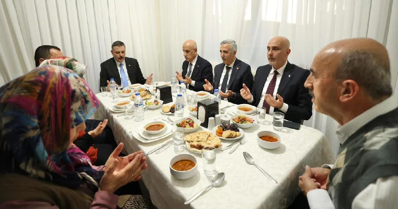 İçişleri Bakanı Çiftçi 6 Şubat depremlerinden etkilenen aile ile iftar yaptı
