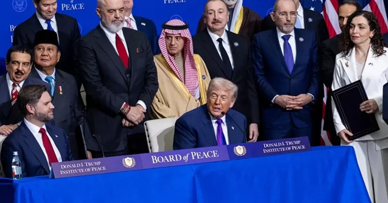 Tarihi zirvede söylediklerine bakın: Genç ve yakışıklı erkeklerden...