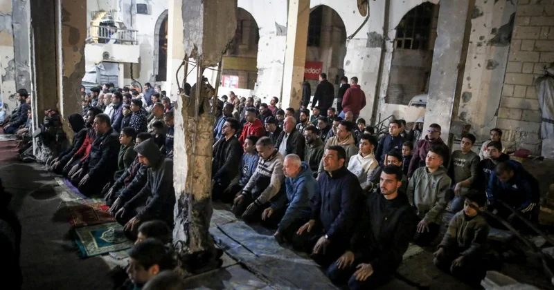 Soykırımcı İsrail’in saldırıları altındaki Gazze’de ramazan yokluk, korku ve ölüm tehdidi altında karşılandı