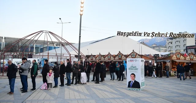 Osmangazi Belediyesi nden kardeşlik sofrası Ramazan ın ilk iftarında Osmangazi de gönüller birleşti Bursa Haberleri