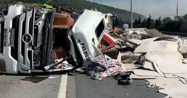 SON DAKİKA: TEM DE FECİ KAZA: YOL TRAFİĞE KAPANDI VİDEO İZLE