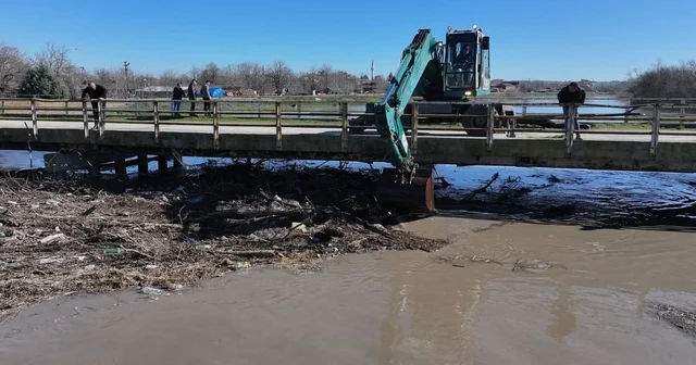 Taşkın nedeniyle kapanan tarihi köprü gözleri açılıyor Edirne Haberleri