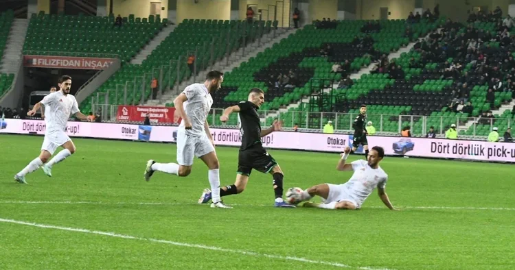 Sakaryaspor evinde 2 golle kaybetti!