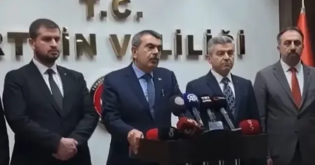 Bakan Tekin den bildiri imzalayan 168 kişiye suç duyurusu: Özgür Özel kadar midesi geniş birisi değilim VİDEO İZLE
