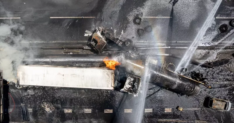 Şili deki korkunç patlama kamerada! Gaz yüklü tanker devrildi, ölü ve yaralılar var