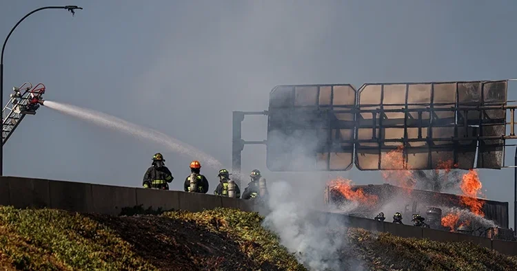 Şili de gaz yüklü tanker havaya uçtu: 4 ölü, 17 yaralı