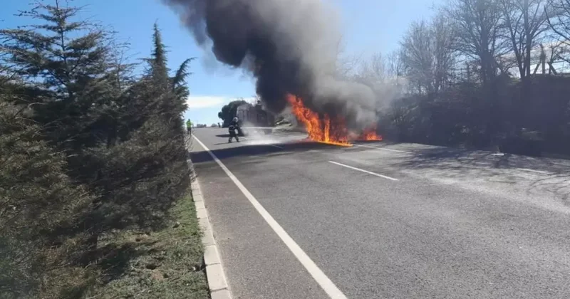 Uşak’ta yangın çıkan cip küle döndü