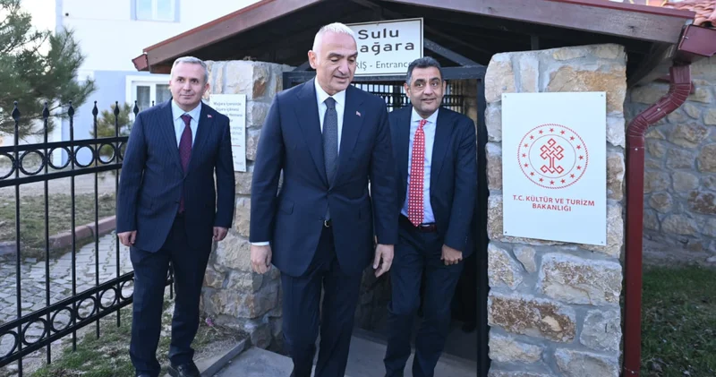 Bakan Ersoy Kırıkkale’de vatandaşlarla yürüdü, ev sofrasında iftar açtı